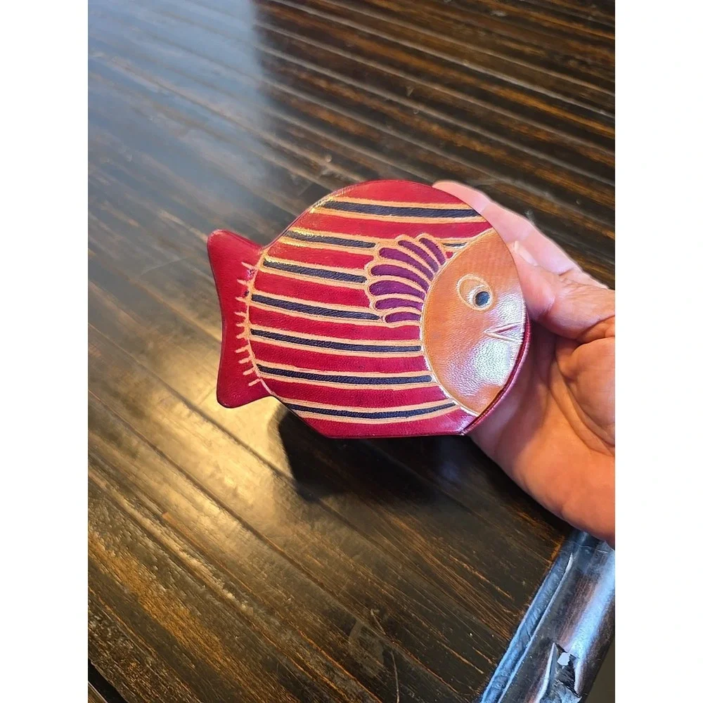 VINTAGE LEATHER EMBOSSED FISH‎ BANK